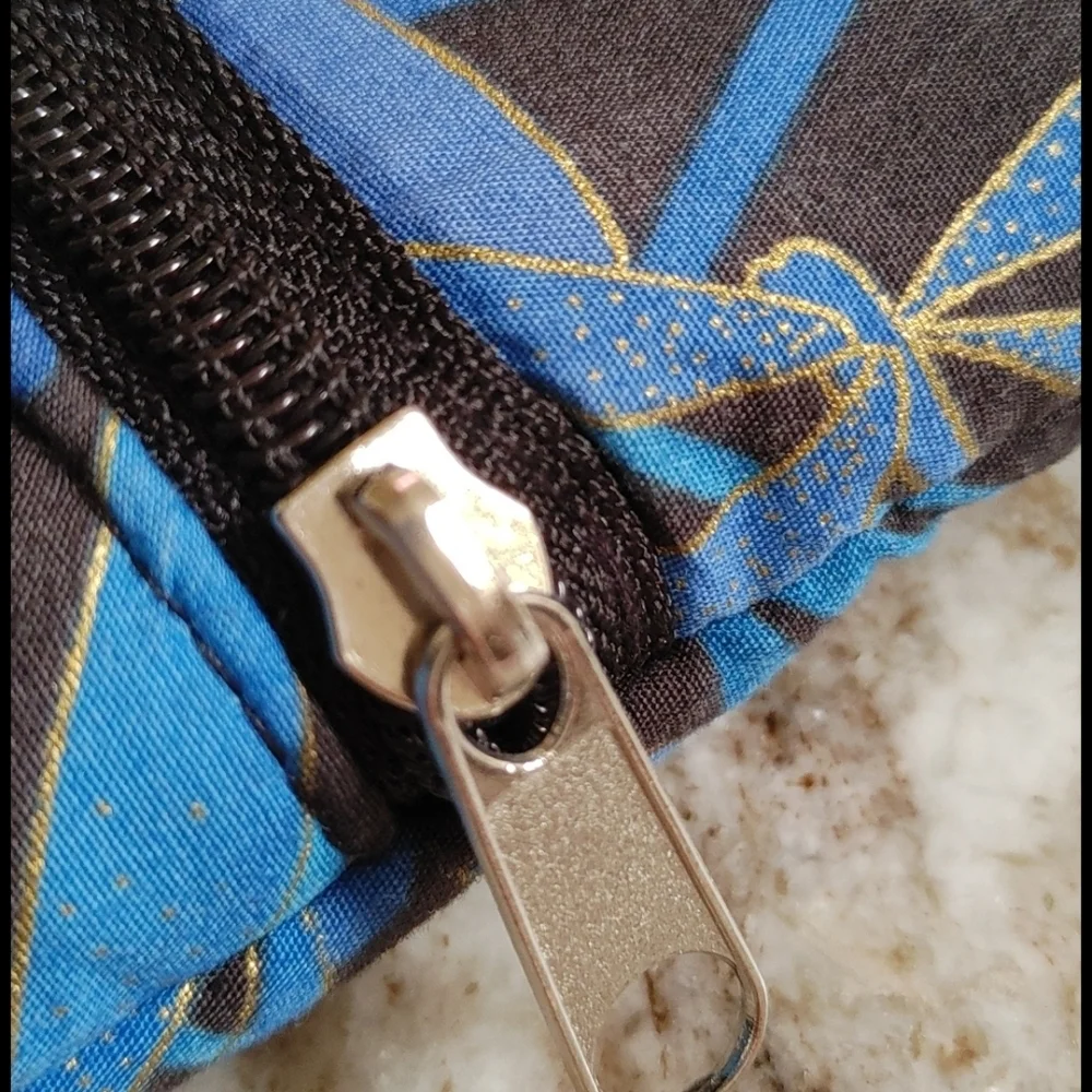 N/A padded tote